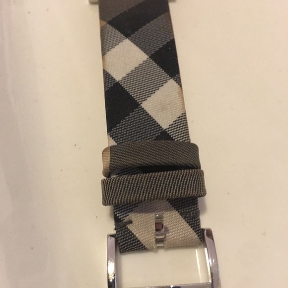 Burberry watch, silver with classic pattern strap - Picture 4 of 7